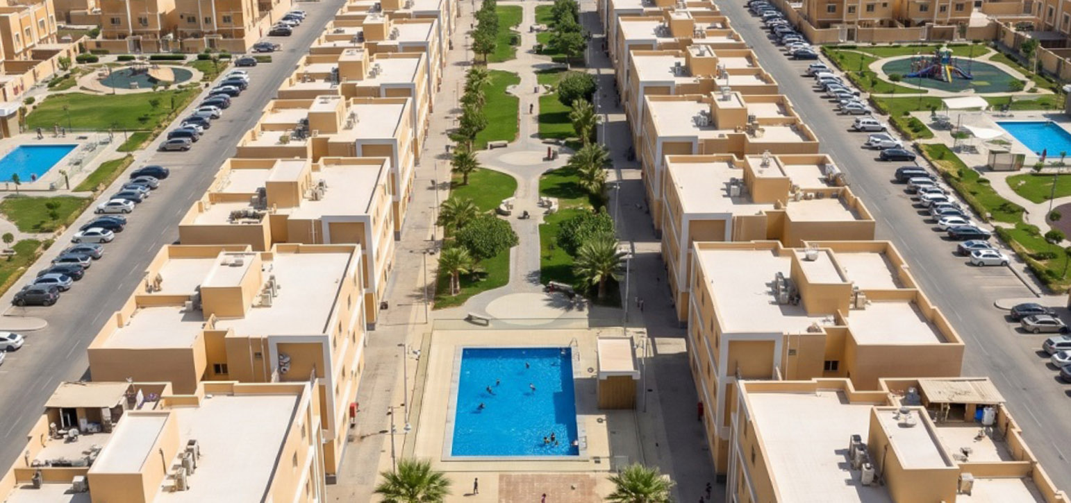 عمارة مستدامة <span class='gold-gradient-text block sm:inline'>بمعايير عالمية</span>